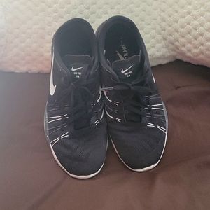 Girls Black Nike Free shoes size 7.5 US